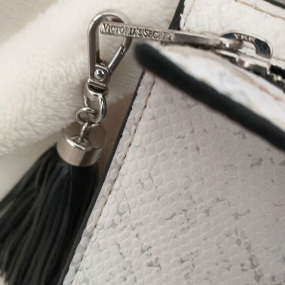 Victoria's Secret Silver and White Faux Leather Clutch Makeup Tote Tassel Zipper - Picture 11 of 12
